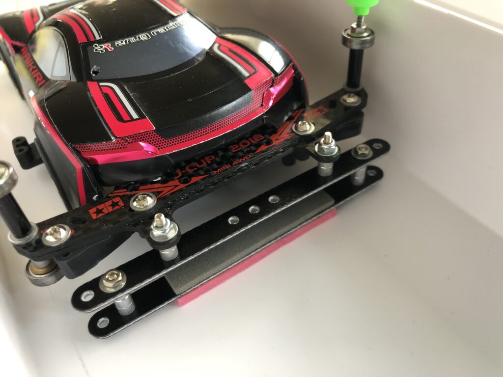 Mini 4WD with Tamiya red sponge brake pad at the rear