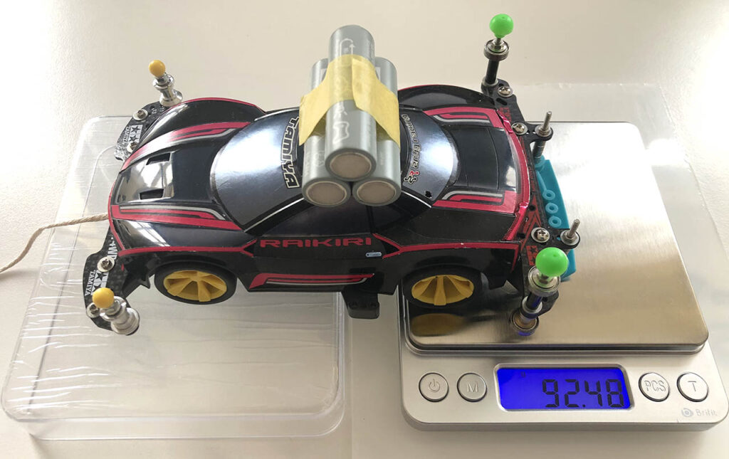 measuring the weight acting on the rear brake pad of a Mini 4WD with a precision digital scale