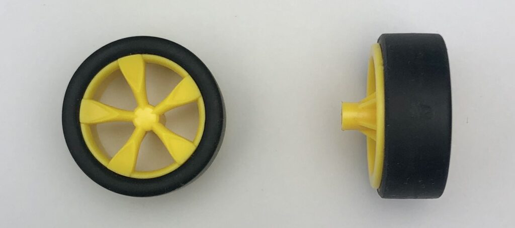 Tamiya Mini 4WD low profile small diameter Kumamon GT yellow wheel with black tyres [Item no: 95281] (Used)