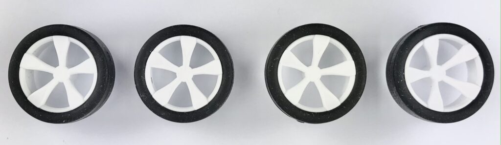 Tamiya Mini 4WD low profile small diameter kit-standard tyres from the box (white wheel with black tyres)